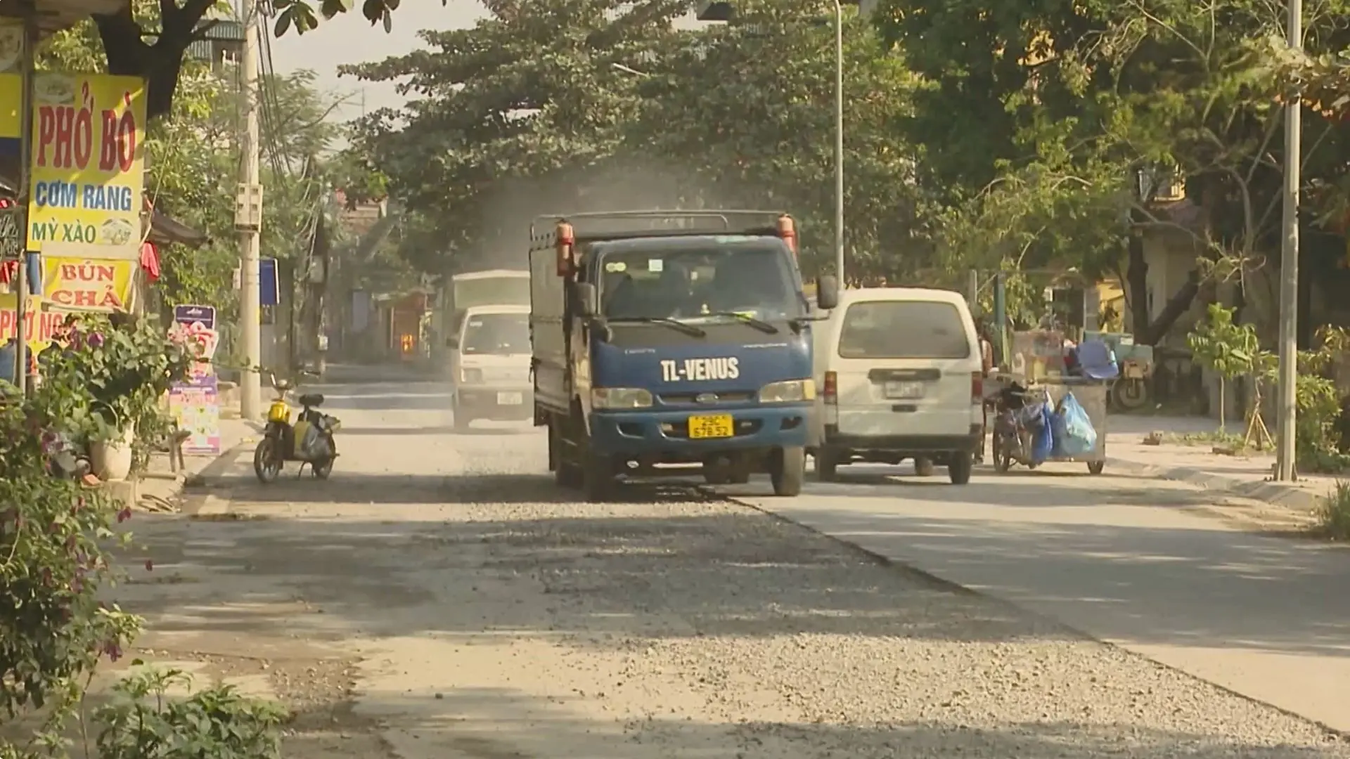 Đường 429 thi công dở dang, người dân lo mất an toàn